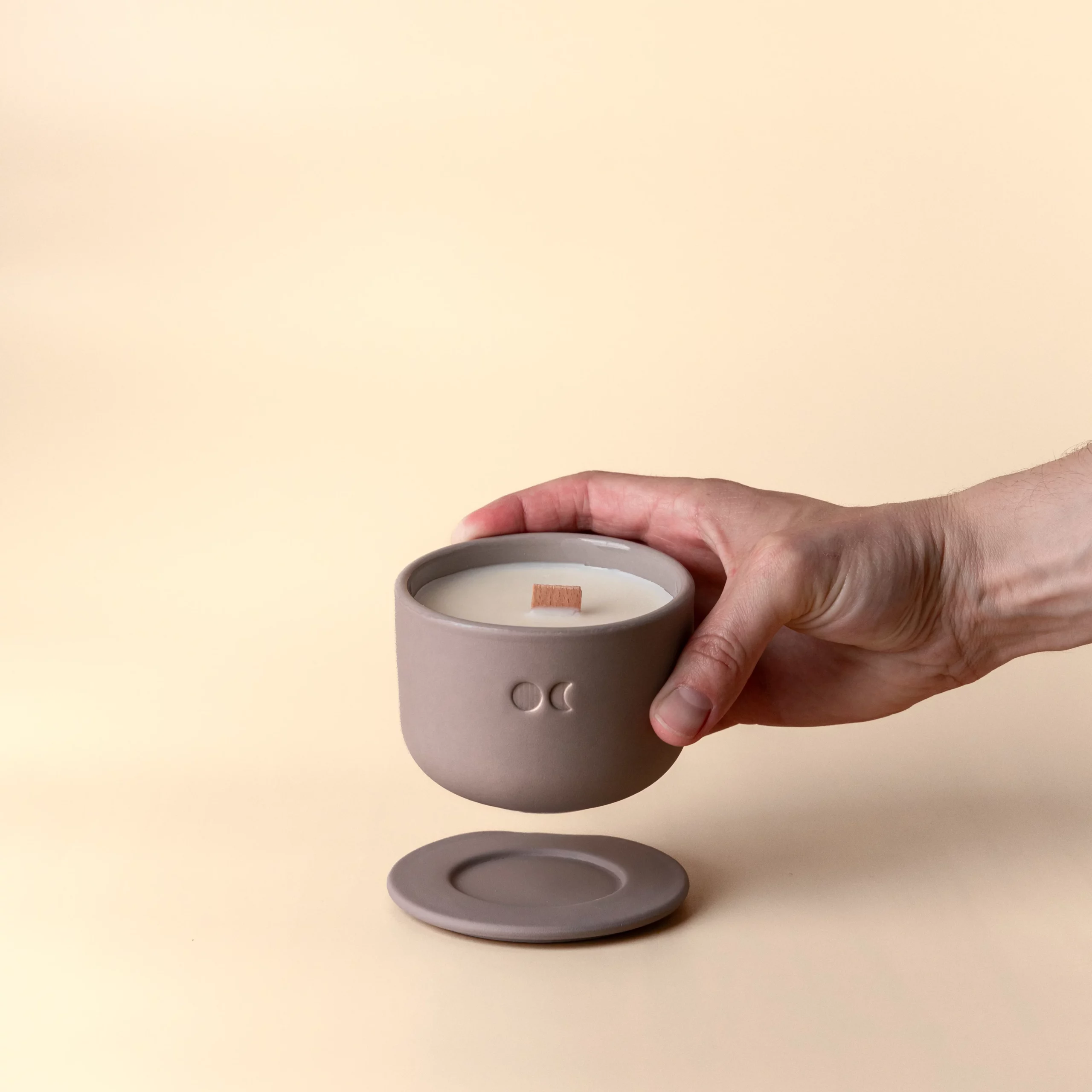 Blühende Keramikkerze - Tabak & Honig - 220g